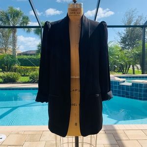 NEVER WORN! Blazer with puff sleeves and a bit longer than a normal blazer.